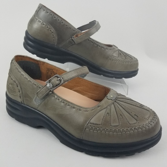 dr comfort shoes near me
